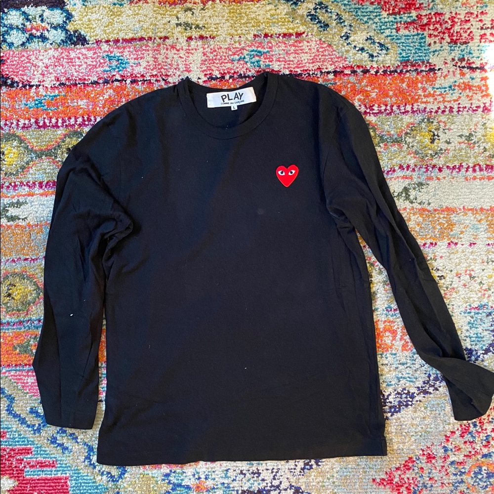 Men’s black comme does garçon play t shirt.